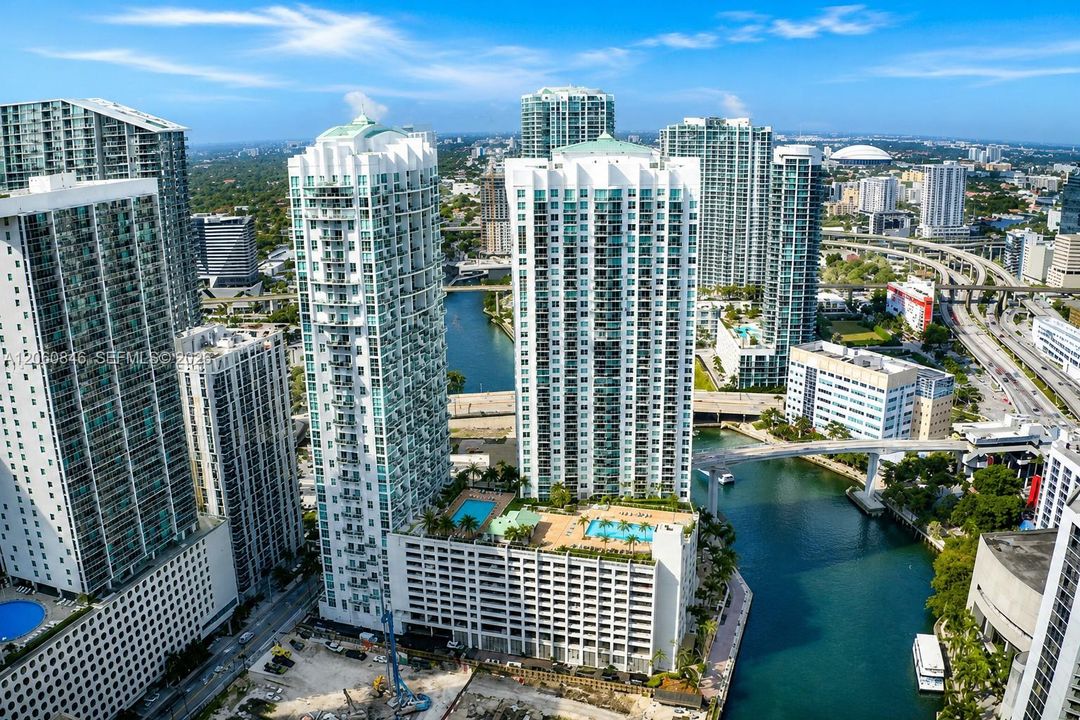 For Sale: $475,000 (1 beds, 1 baths, 1058 Square Feet)