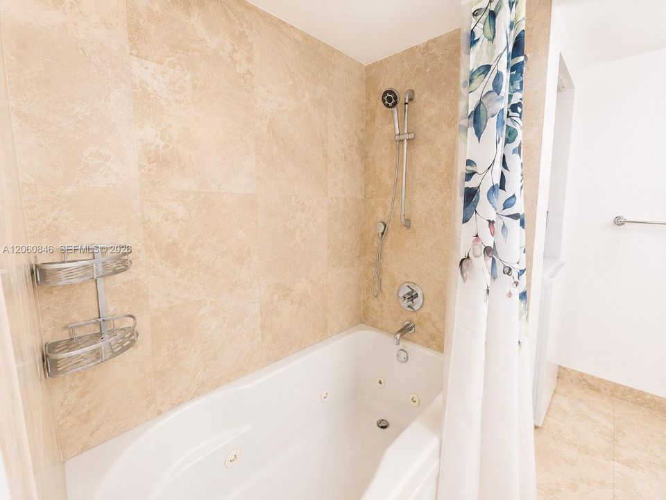 For Sale: $475,000 (1 beds, 1 baths, 1058 Square Feet)