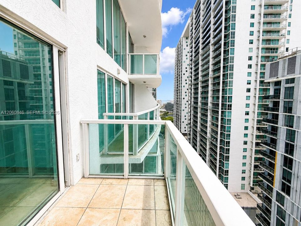 For Sale: $475,000 (1 beds, 1 baths, 1058 Square Feet)