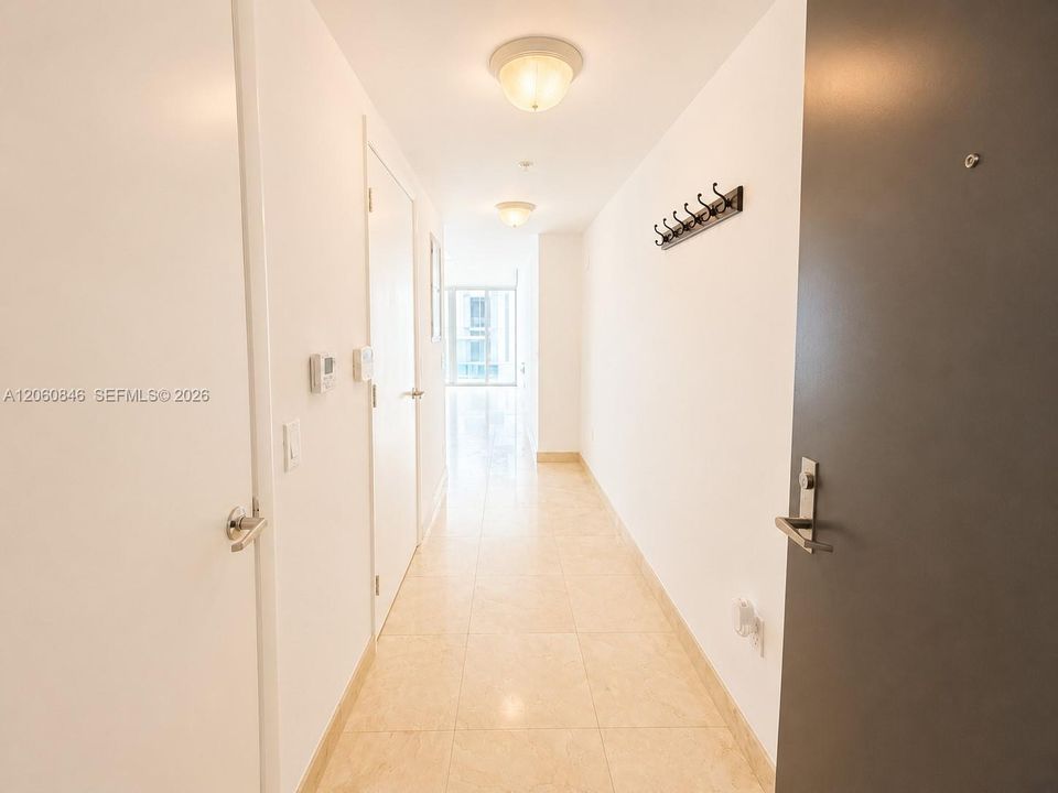 For Sale: $475,000 (1 beds, 1 baths, 1058 Square Feet)
