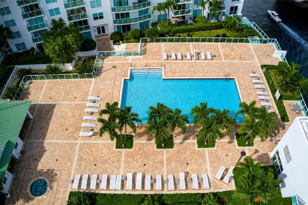 For Sale: $475,000 (1 beds, 1 baths, 1058 Square Feet)