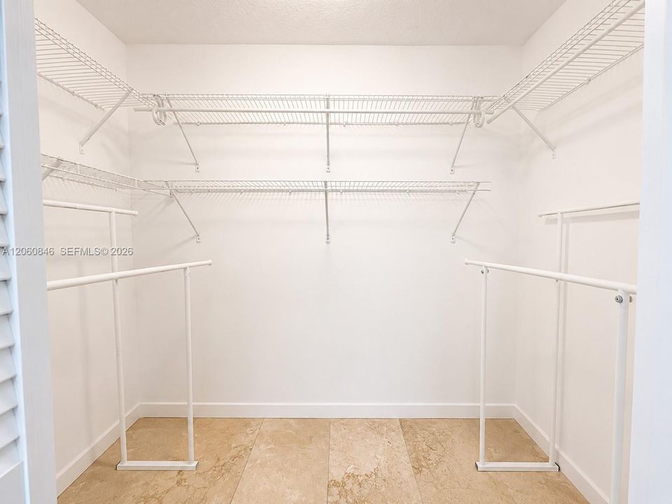 For Sale: $475,000 (1 beds, 1 baths, 1058 Square Feet)