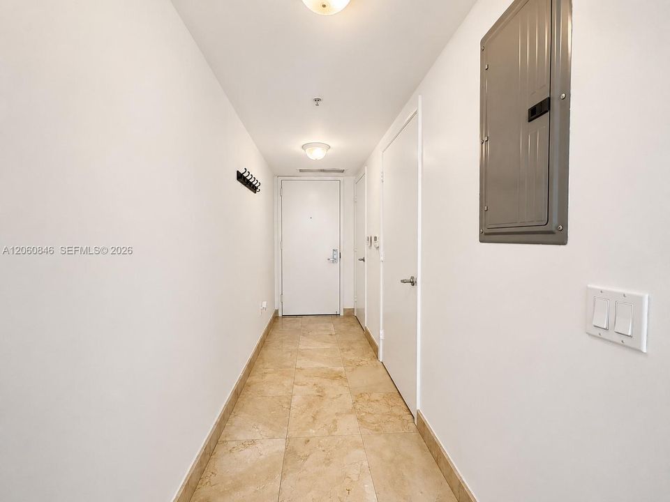 For Sale: $475,000 (1 beds, 1 baths, 1058 Square Feet)