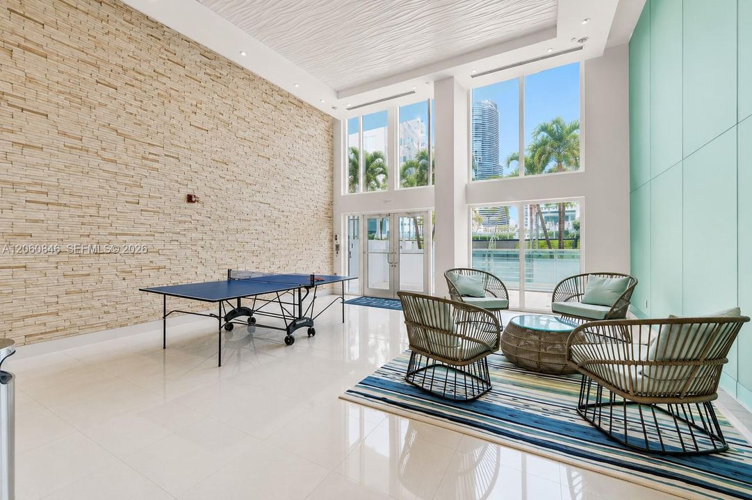 For Sale: $475,000 (1 beds, 1 baths, 1058 Square Feet)