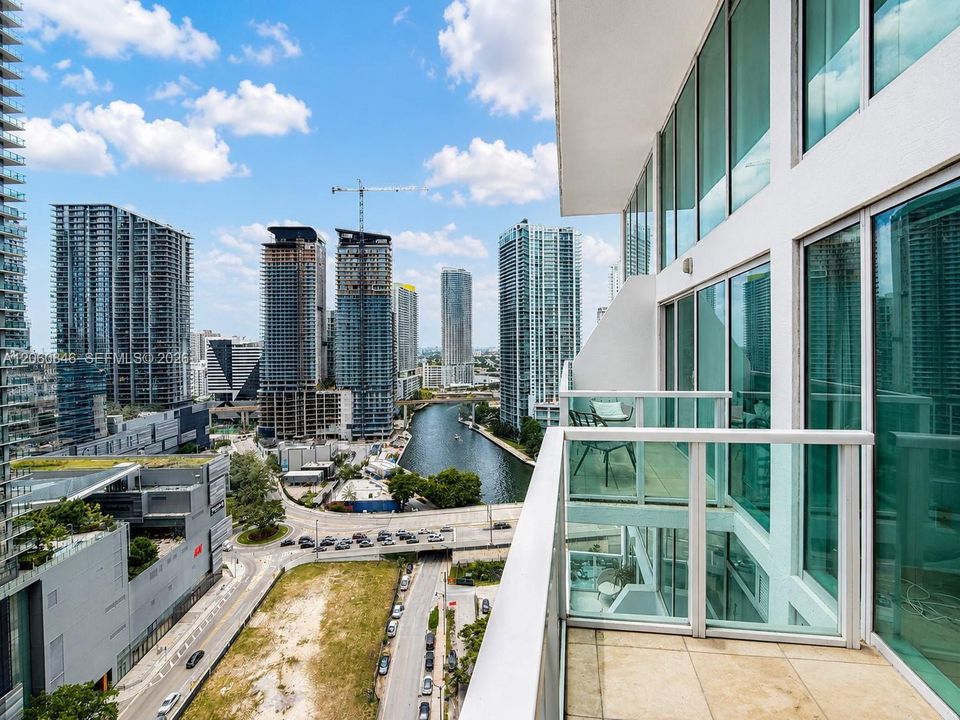 For Sale: $475,000 (1 beds, 1 baths, 1058 Square Feet)