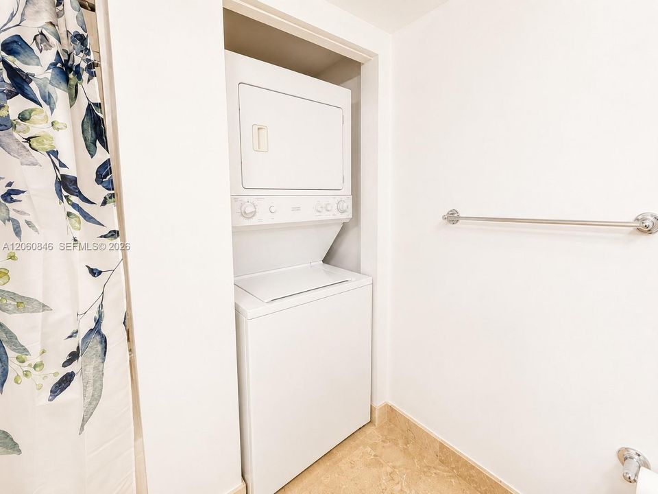 For Sale: $475,000 (1 beds, 1 baths, 1058 Square Feet)
