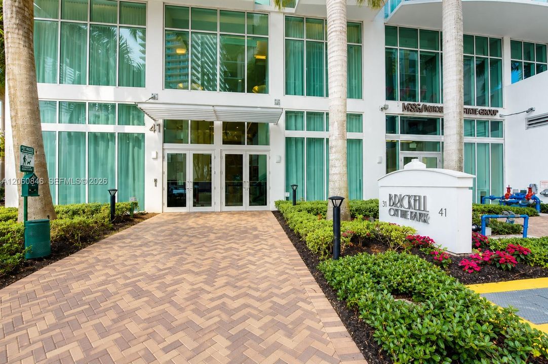 For Sale: $475,000 (1 beds, 1 baths, 1058 Square Feet)