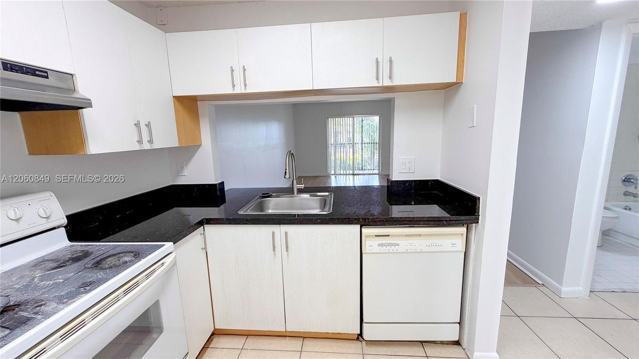 В аренду: $2,100 (2 спален, 2 ванн, 914 Квадратных фут)
