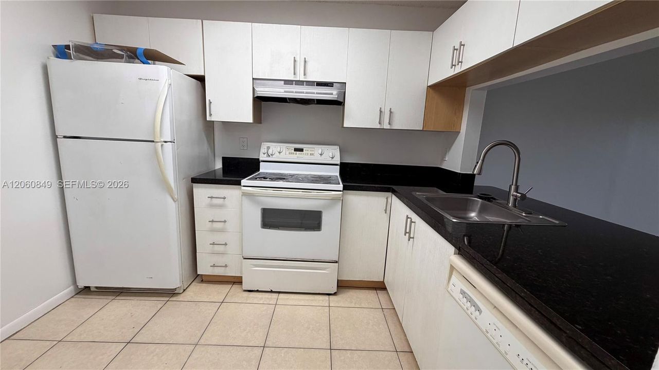 В аренду: $2,100 (2 спален, 2 ванн, 914 Квадратных фут)