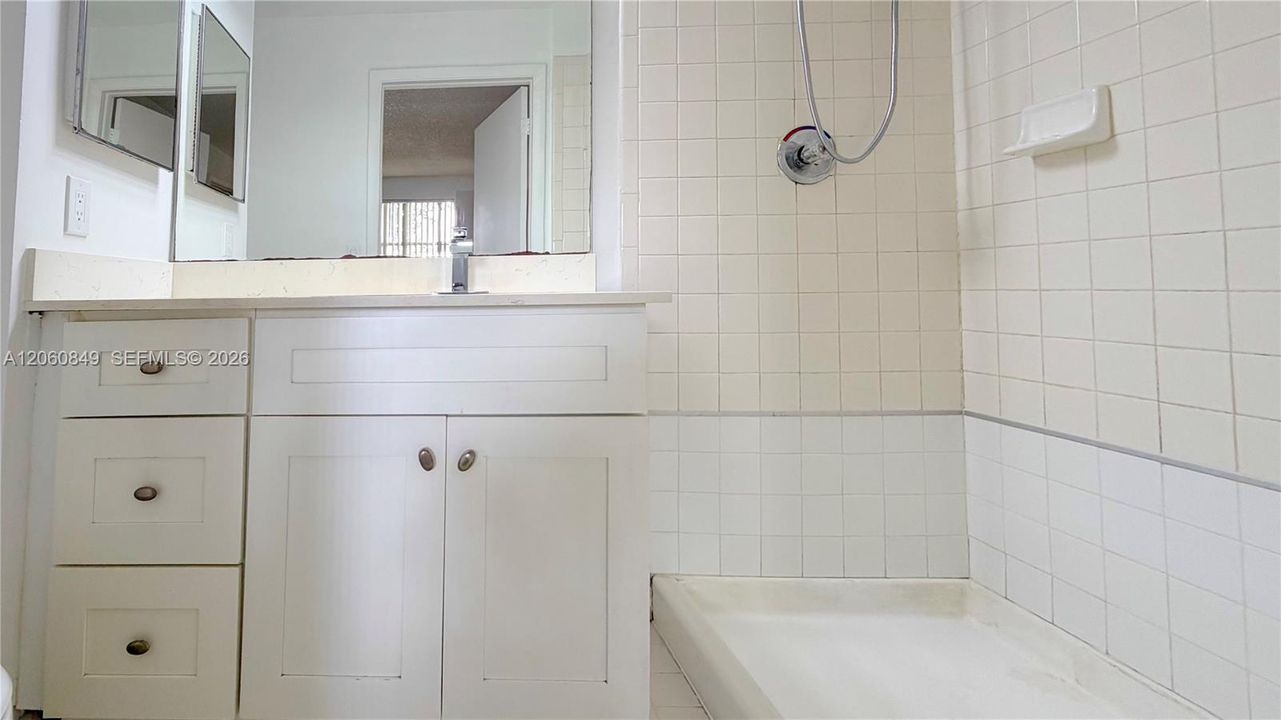 В аренду: $2,100 (2 спален, 2 ванн, 914 Квадратных фут)
