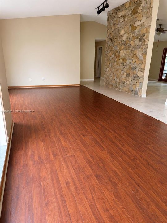В аренду: $3,900 (4 спален, 2 ванн, 2341 Квадратных фут)