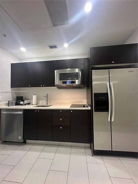 В аренду: $2,750 (1 спален, 1 ванн, 705 Квадратных фут)