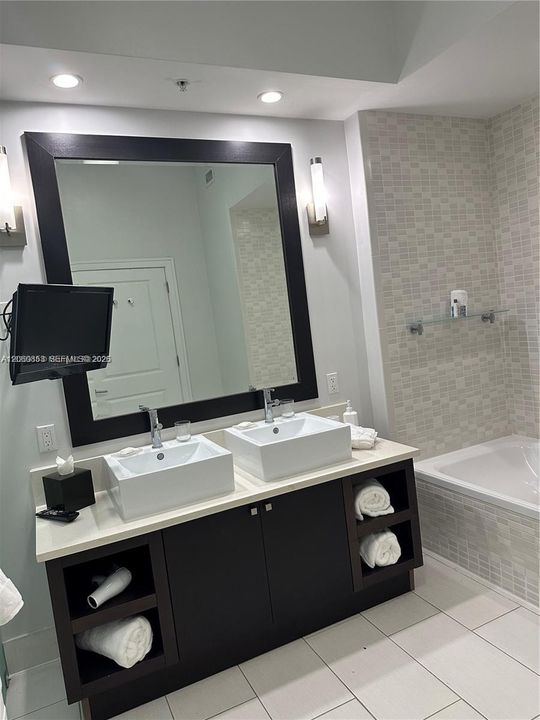 В аренду: $2,750 (1 спален, 1 ванн, 705 Квадратных фут)