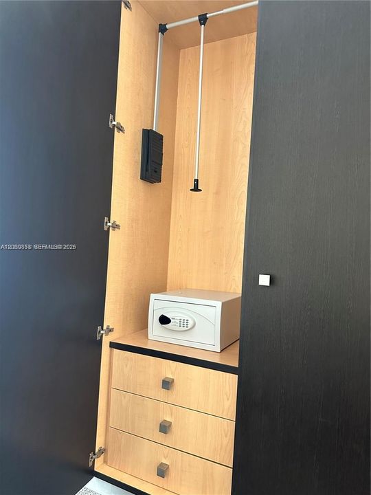 В аренду: $2,750 (1 спален, 1 ванн, 705 Квадратных фут)