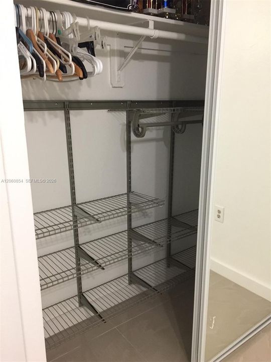На продажу: $199,999 (2 спален, 1 ванн, 650 Квадратных фут)