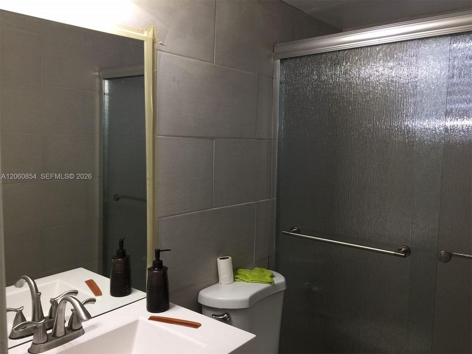 На продажу: $199,999 (2 спален, 1 ванн, 650 Квадратных фут)
