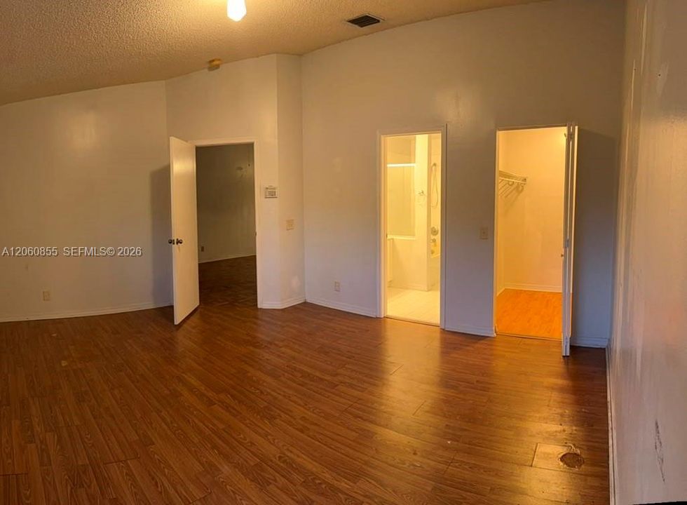 For Sale: $380,000 (2 beds, 2 baths, 1030 Square Feet)