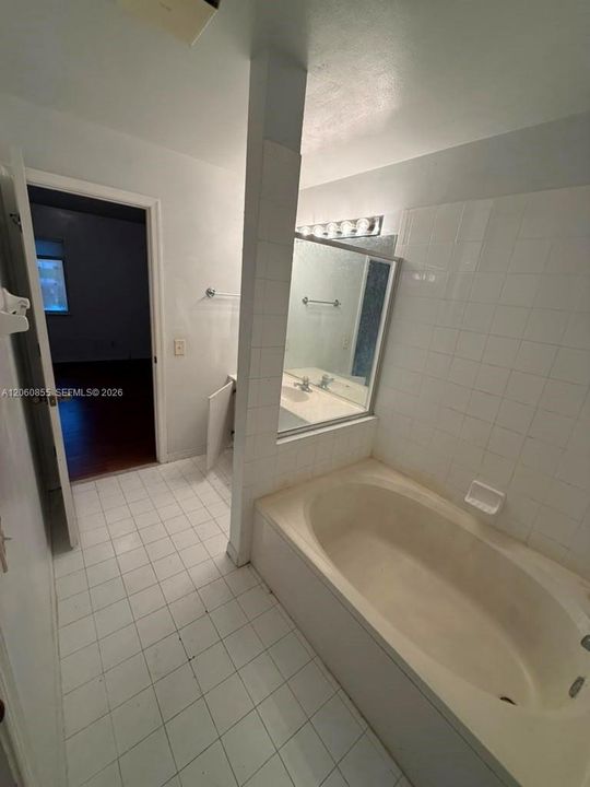 For Sale: $380,000 (2 beds, 2 baths, 1030 Square Feet)