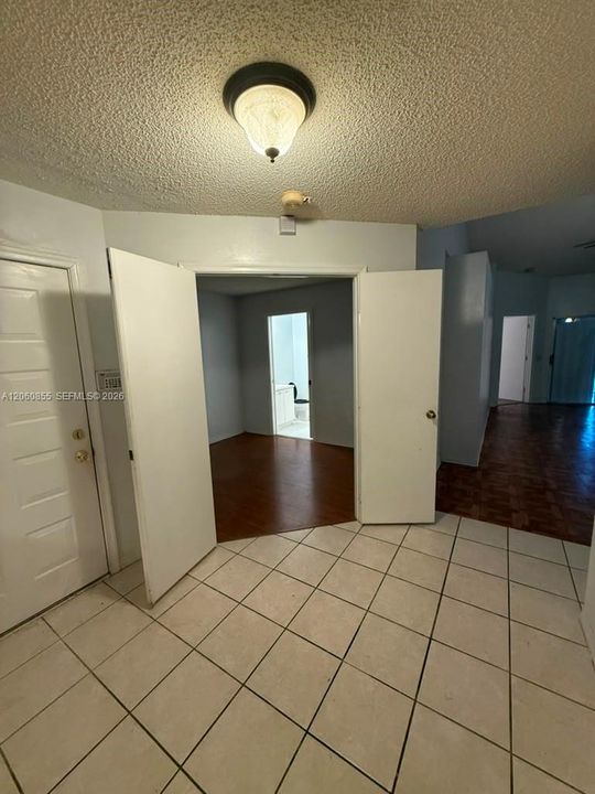 For Sale: $380,000 (2 beds, 2 baths, 1030 Square Feet)