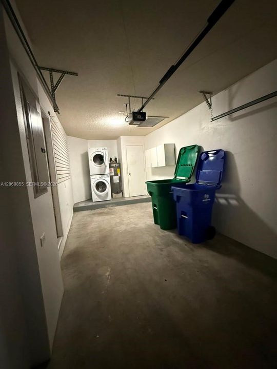 For Sale: $380,000 (2 beds, 2 baths, 1030 Square Feet)