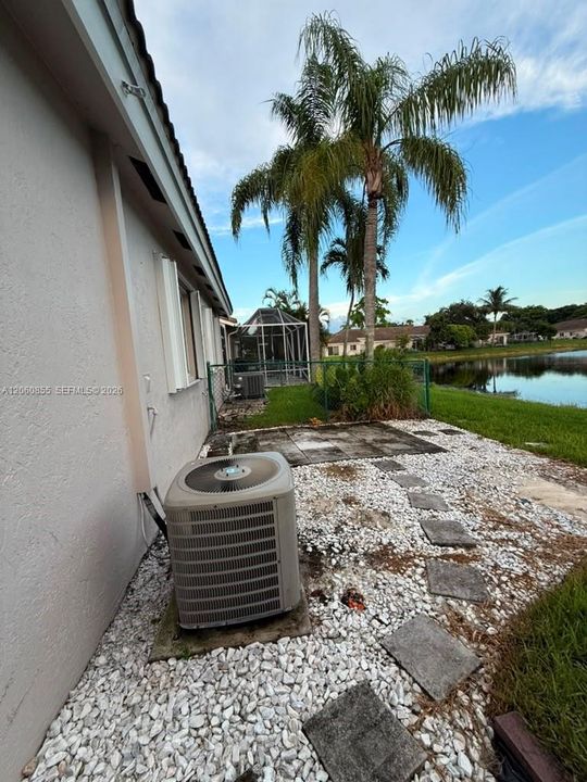 For Sale: $380,000 (2 beds, 2 baths, 1030 Square Feet)