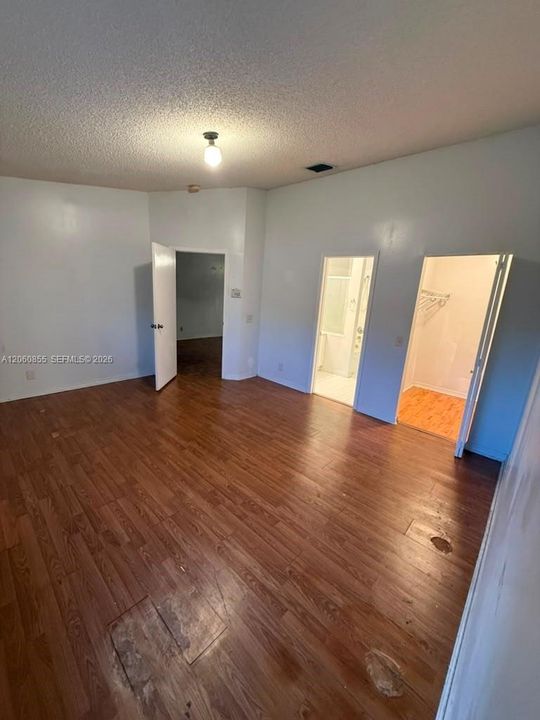 For Sale: $380,000 (2 beds, 2 baths, 1030 Square Feet)