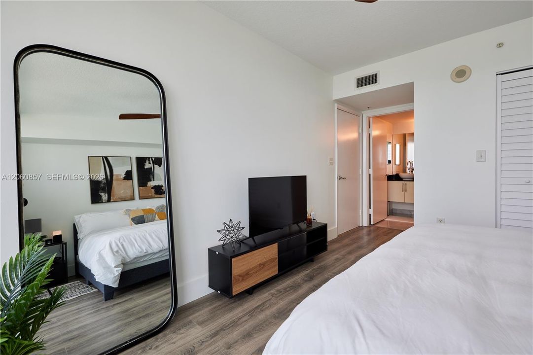 В аренду: $4,450 (2 спален, 2 ванн, 1117 Квадратных фут)