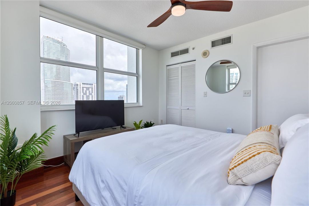 В аренду: $4,450 (2 спален, 2 ванн, 1117 Квадратных фут)