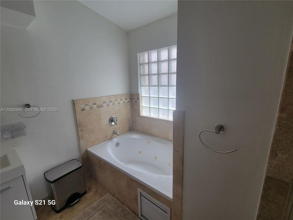 В аренду: $4,500 (3 спален, 2 ванн, 1920 Квадратных фут)