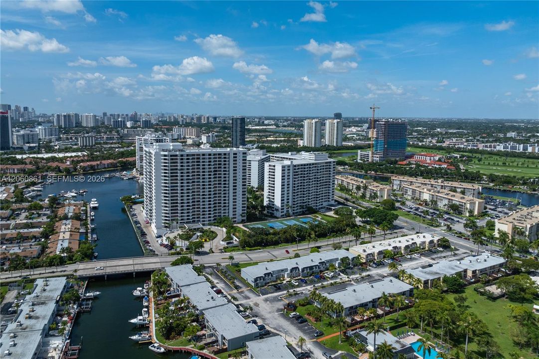 На продажу: $297,000 (2 спален, 2 ванн, 1400 Квадратных фут)