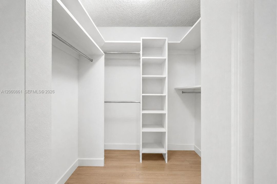 На продажу: $297,000 (2 спален, 2 ванн, 1400 Квадратных фут)