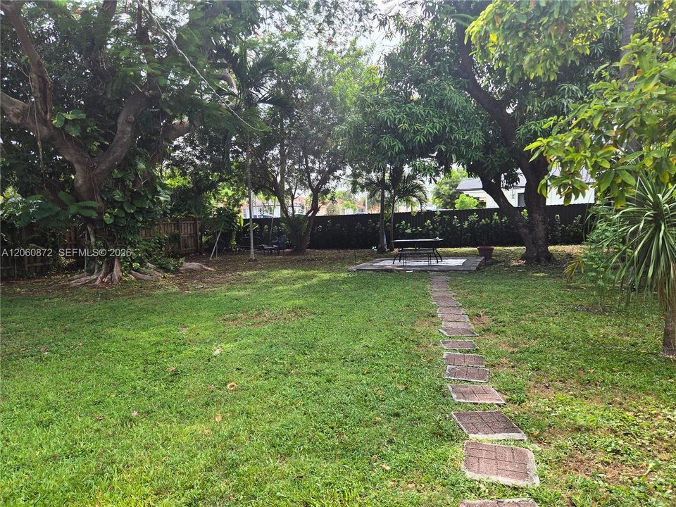 For Sale: $860,000 (3 beds, 1 baths, 1308 Square Feet)
