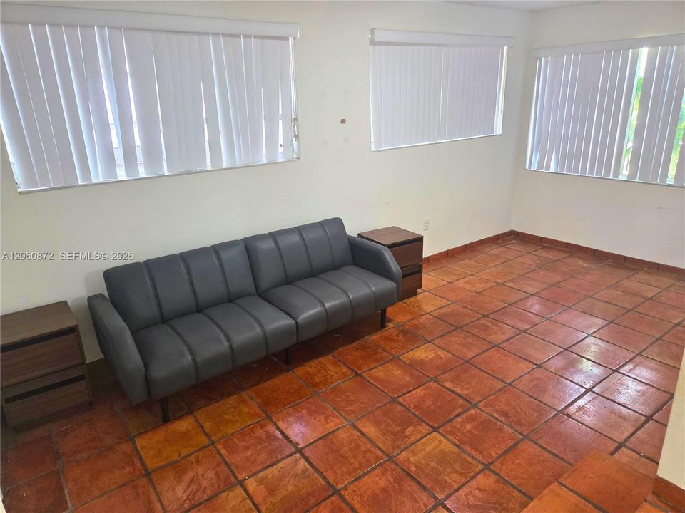 For Sale: $860,000 (3 beds, 1 baths, 1308 Square Feet)