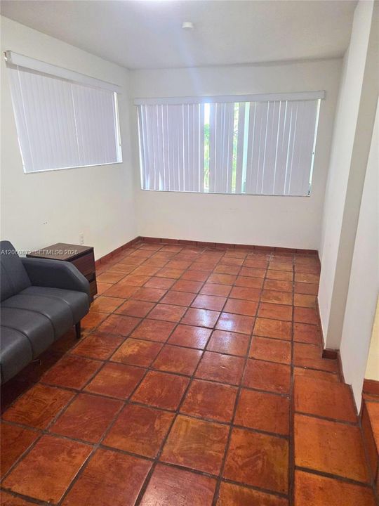 For Sale: $860,000 (3 beds, 1 baths, 1308 Square Feet)