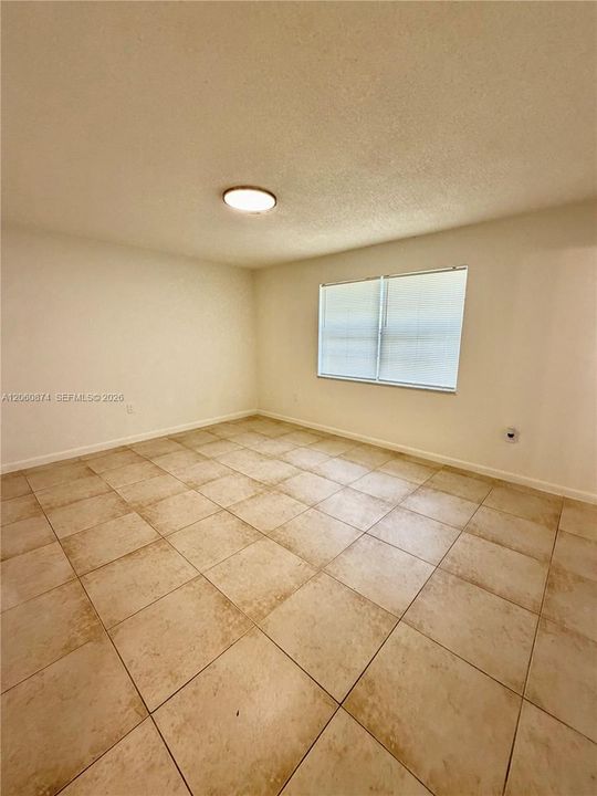 En Renta: $2,950 (3 camas, 2 baños, 2611 Pies cuadrados)
