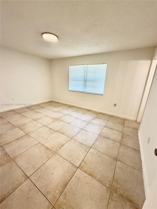 En Renta: $2,950 (3 camas, 2 baños, 2611 Pies cuadrados)