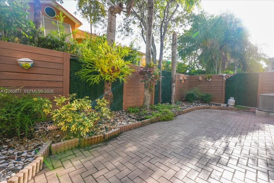 En Venta: $775,000 (4 camas, 3 baños, 2312 Pies cuadrados)