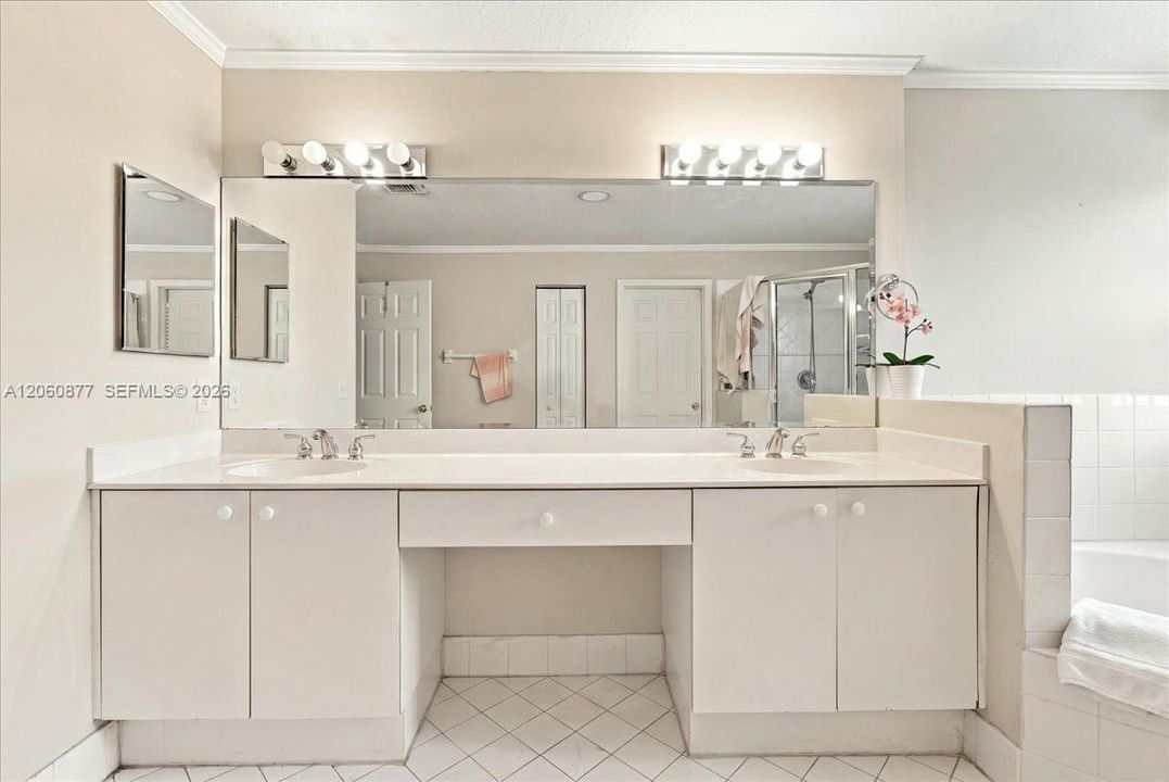 En Venta: $775,000 (4 camas, 3 baños, 2312 Pies cuadrados)
