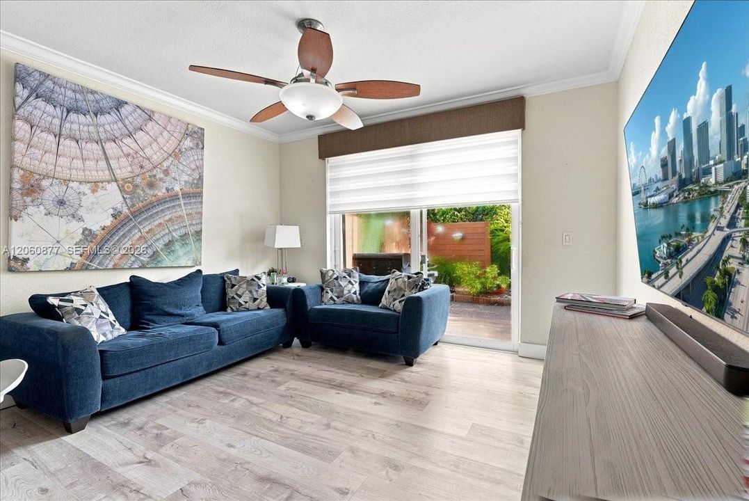 En Venta: $775,000 (4 camas, 3 baños, 2312 Pies cuadrados)