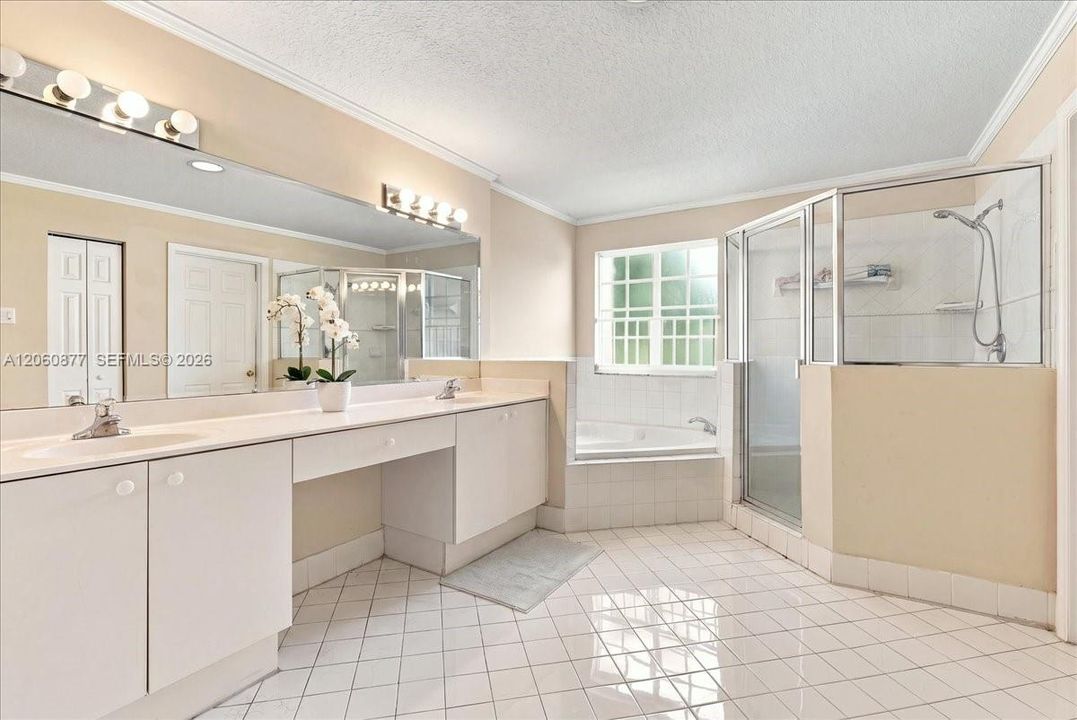 En Venta: $775,000 (4 camas, 3 baños, 2312 Pies cuadrados)