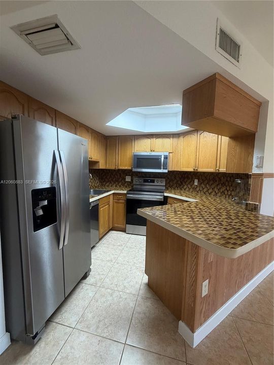 На продажу: $315,000 (2 спален, 2 ванн, 1197 Квадратных фут)