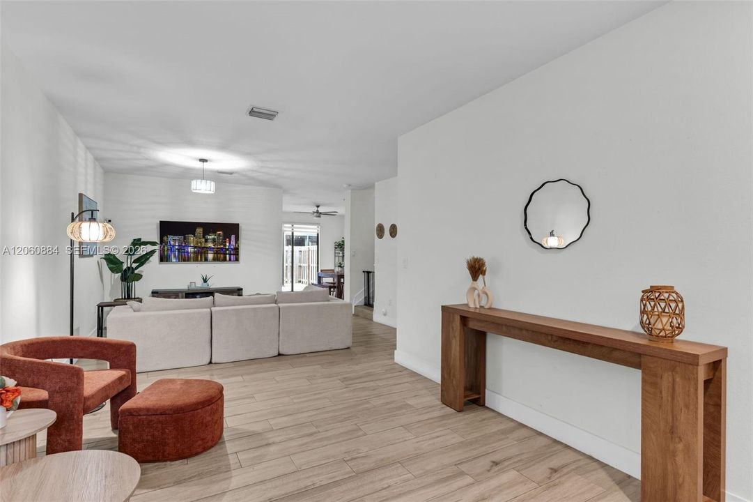 На продажу: $429,900 (3 спален, 2 ванн, 1740 Квадратных фут)