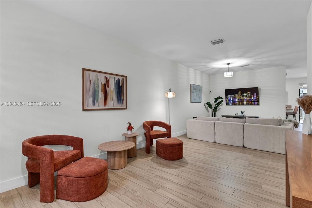 На продажу: $429,900 (3 спален, 2 ванн, 1740 Квадратных фут)