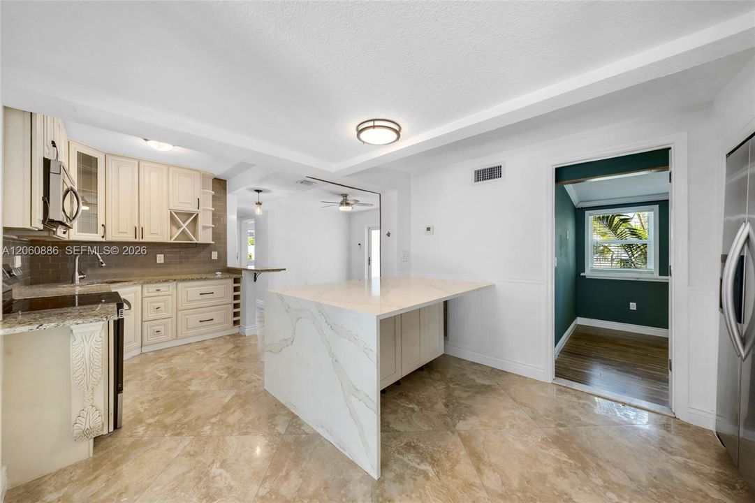 В аренду: $4,100 (4 спален, 3 ванн, 1529 Квадратных фут)