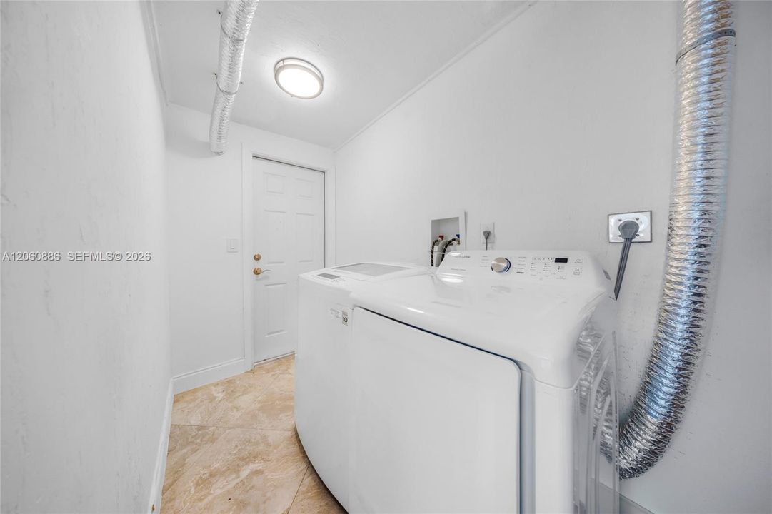 В аренду: $4,100 (4 спален, 3 ванн, 1529 Квадратных фут)