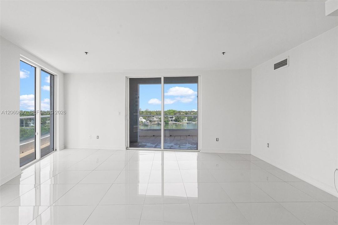 В аренду: $3,900 (2 спален, 2 ванн, 1387 Квадратных фут)