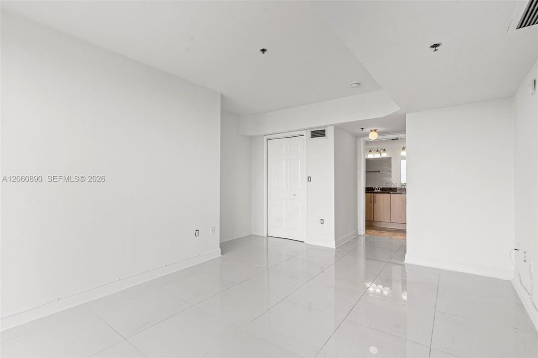 В аренду: $3,900 (2 спален, 2 ванн, 1387 Квадратных фут)