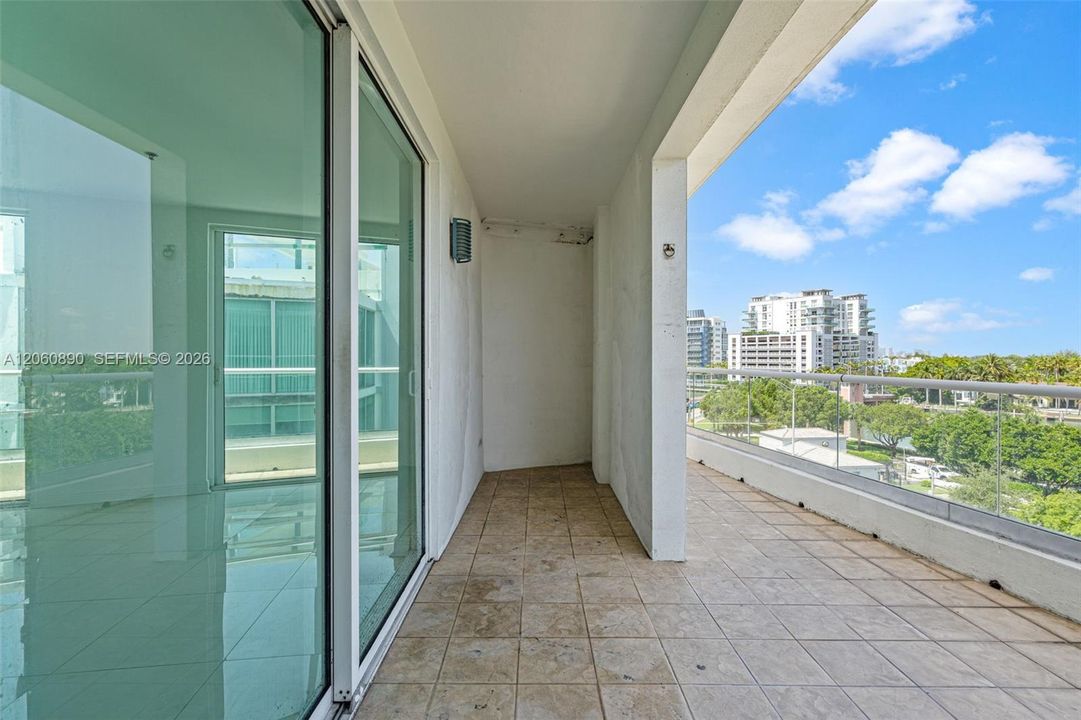 В аренду: $3,900 (2 спален, 2 ванн, 1387 Квадратных фут)