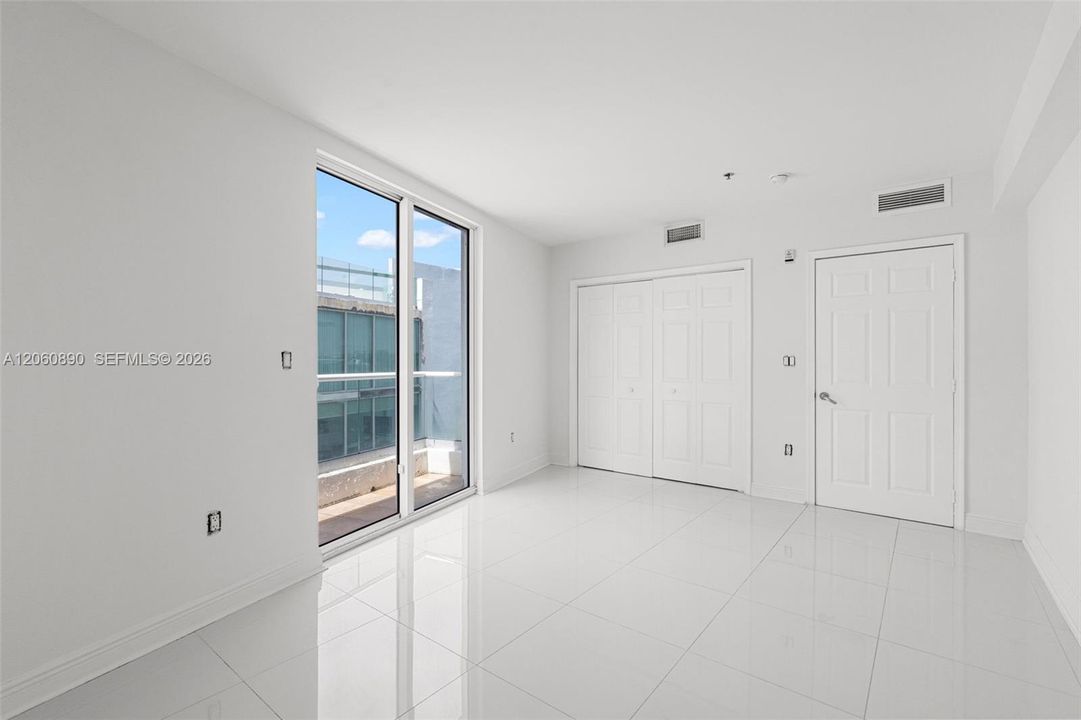 В аренду: $3,900 (2 спален, 2 ванн, 1387 Квадратных фут)