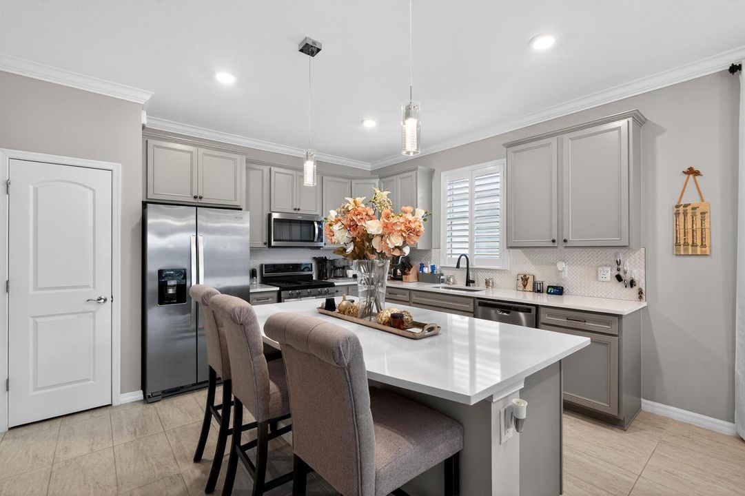 16_10430_SW_Captiva_Dr-Kitchen-2735
